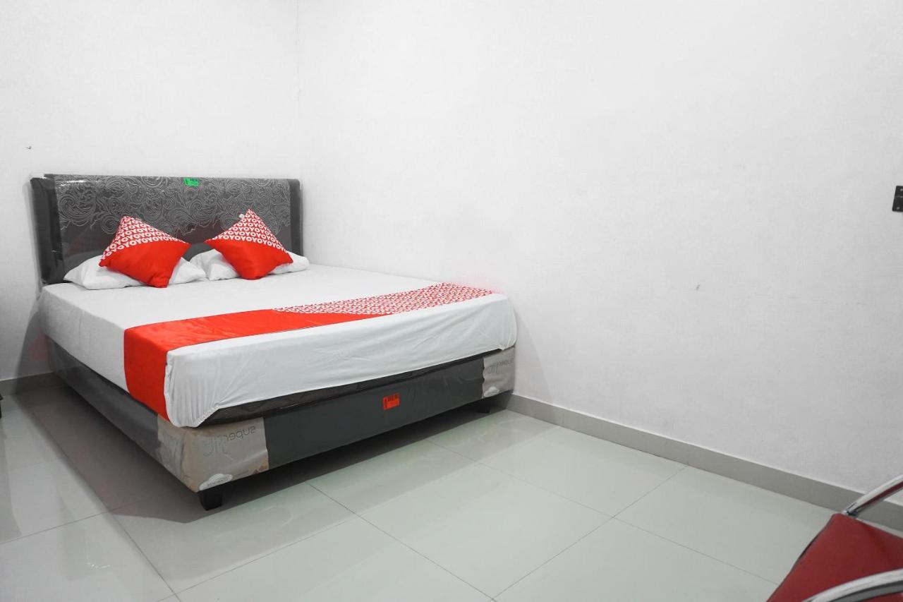 Spot On 92221 Cahaya Hotel 2*